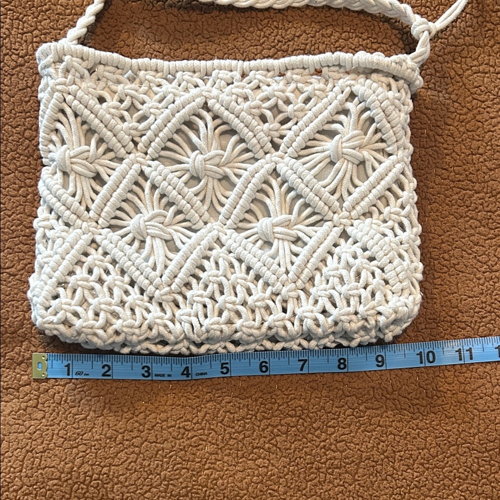 Elegant White Macrame Shoulder Bag - Picture 9 of 10